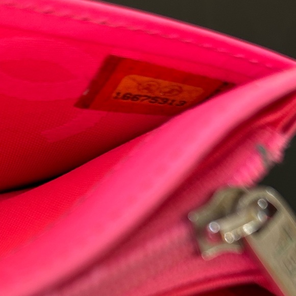 CHANEL Cambon Quilted long lambskin wallet / patent CC logo / hot pink interior - Picture 13 of 15